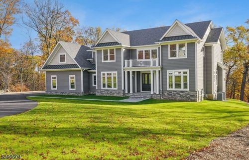 2 Bristol Ridge Rd, Boonton Twp, NJ, 07005-8932 | Card Image