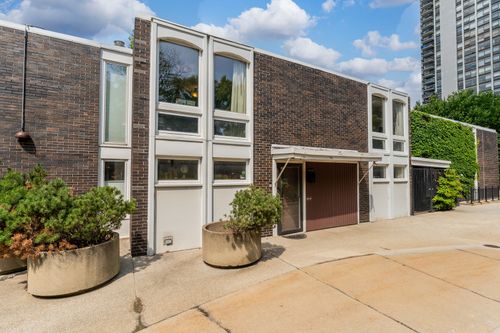 1414-1414 N Sandburg Ter, Chicago, IL, 60610-1508 | Card Image