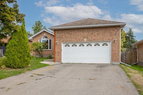 2225 Lorraine Dr, Peterborough, ON, K9L1Y6 | Card Image