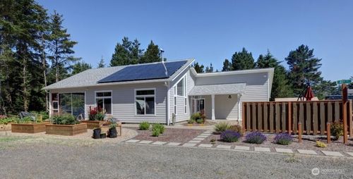 999 41st Pl, Seaview, WA, 98644 | Card Image