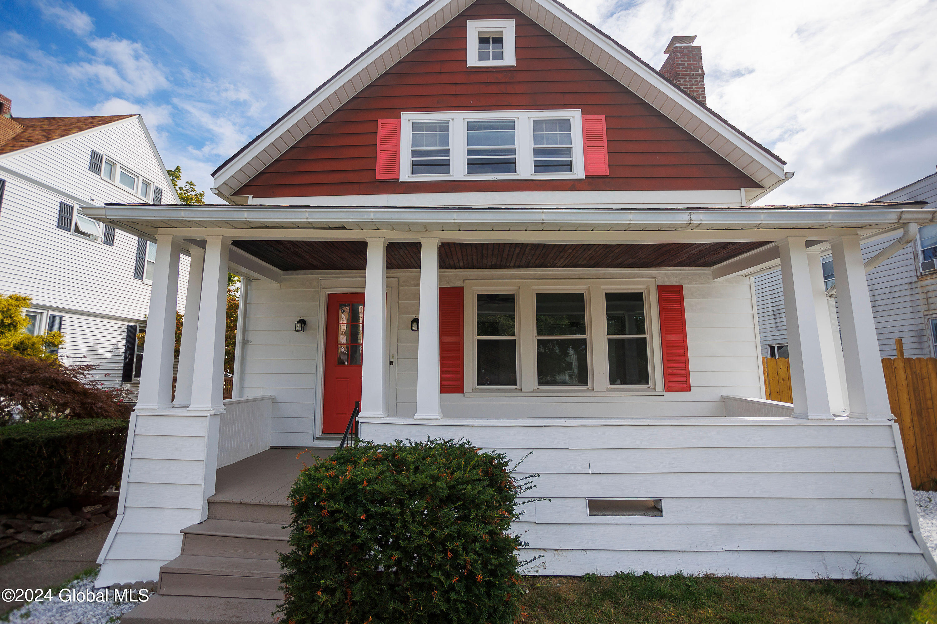 7th Ave, Troy, NY 12180