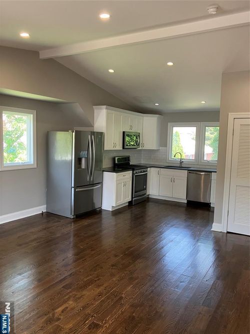 385 Gorge Rd, Cliffside Park, NJ, 07010-2838 | Card Image