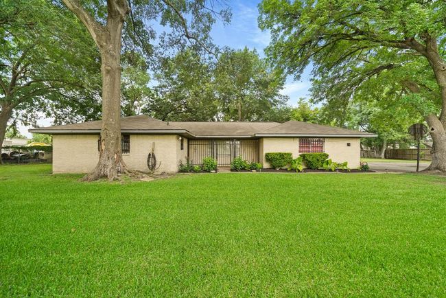 220 Brand Ln, House other with 3 bedrooms, 2 bathrooms and null parking in Stafford TX | Image 5