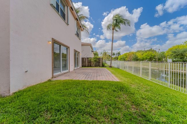 1568 Sw 106 Th Ave, House other with 3 bedrooms, 3 bathrooms and null parking in Pembroke Pines FL | Image 38