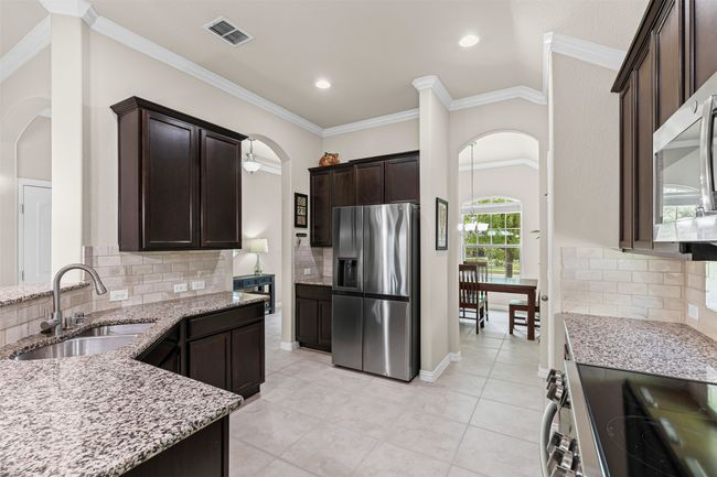 Open kitchen, lots of counter space | Image 5