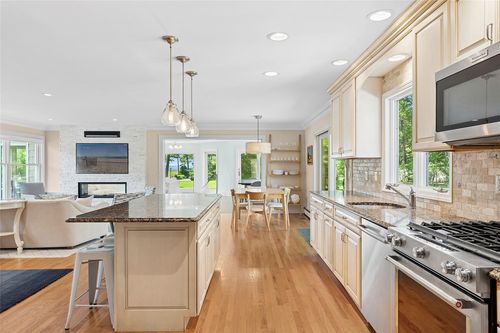 2360 Marlene Ln, Mattituck, NY, 11952-3360 | Card Image