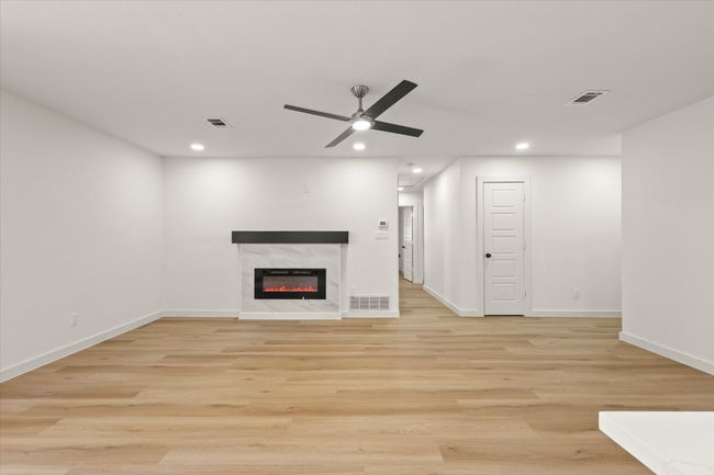 3932 Twin Falls St, House other with 4 bedrooms, 2 bathrooms and null parking in Irving TX | Image 7