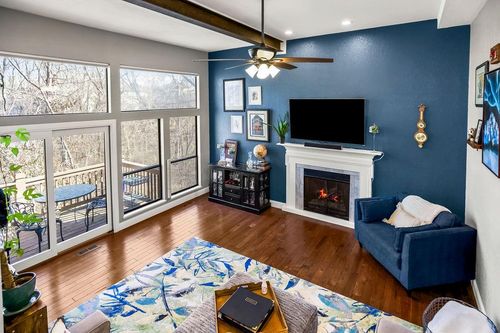 4906 Barry Rd, Kansas City, MO, 64154-1405 | Card Image