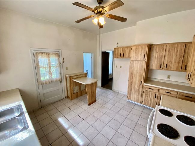 611 Loucks Ave, House other with 4 bedrooms, 2 bathrooms and 1 parking in Scottdale PA | Image 16