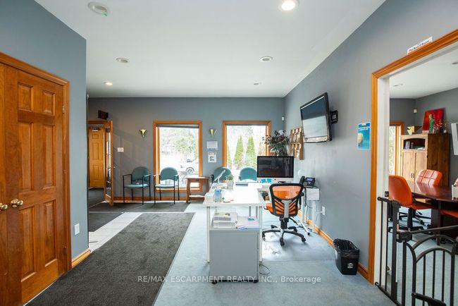 144 Wilson St E, Home with 0 bedrooms, 4 bathrooms and 24 parking in Ancaster ON | Image 4