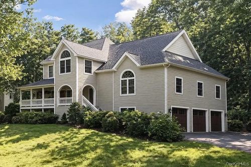 11 Smith Farm Rd, Bedford, NY, 10506-2043 | Card Image
