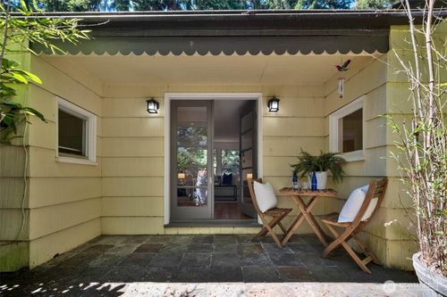 13753 Stone Ave N, Seattle, WA, 98133-7016 | Card Image