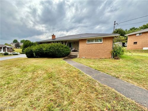 264 Fernwood Ave, Weirton, WV, 26062-4914 | Card Image