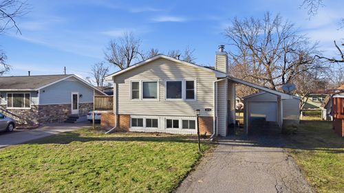 2218 Warford St, Perry, IA, 50220-2131 | Card Image