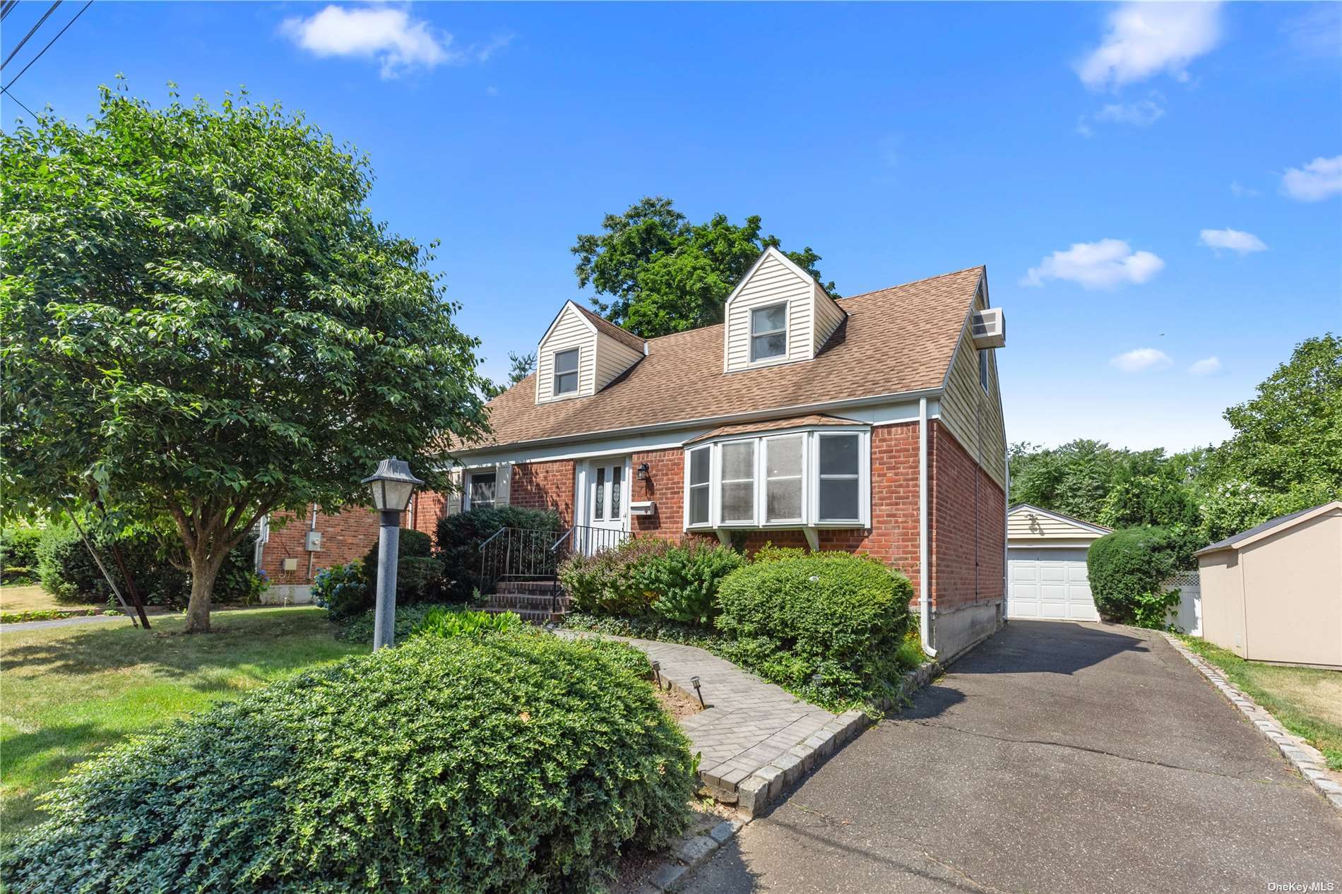 Grady Ct, Great Neck, NY 11023