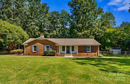 2411 Kimway Dr, Matthews, NC, 28105-4021 | Card Image