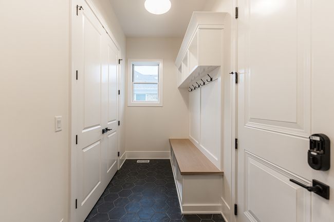 mudroom | Image 19