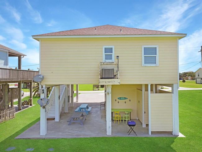 933 Westview, House other with 2 bedrooms, 2 bathrooms and 1 parking in Crystal Beach TX | Image 16