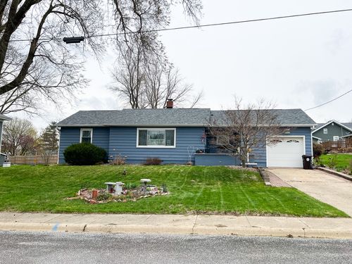 504 W Broad St, Roanoke, IL, 61561-7429 | Card Image