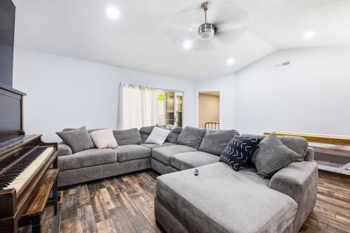 845 N Valley View Dr, St. George, UT, 84770-5012 | Card Image