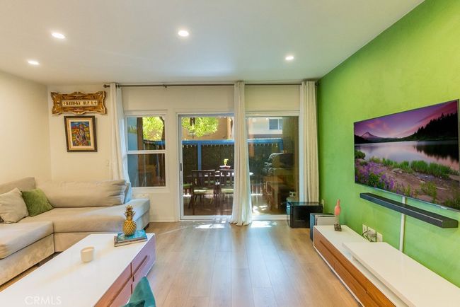 169 - 18350 Hatteras St, Condo with 1 bedrooms, 1 bathrooms and 2 parking in Tarzana CA | Image 8
