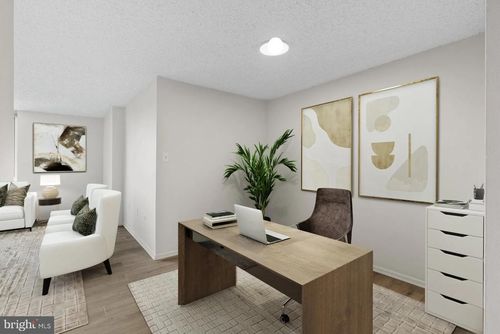 1b-4312-1500 Locust St, PHILADELPHIA, PA, 19102-4305 | Card Image