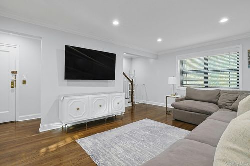 b23-1245 California Rd, Eastchester, NY, 10709-1044 | Card Image