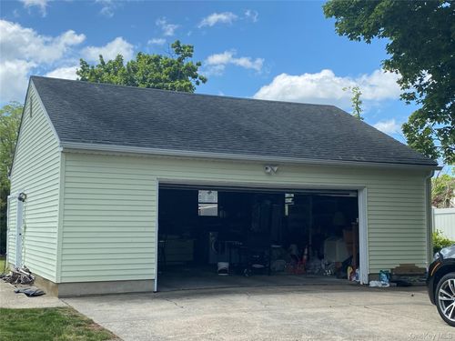 60 Schmeelk Pl, Copiague, NY, 11726-5206 | Card Image