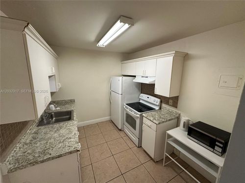 e-7-2008 Jackson St, Hollywood, FL, 33020-5060 | Card Image