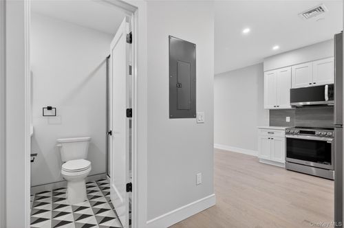 i-10 Market St, Wappingers Falls, NY, 12590-2302 | Card Image