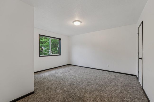 24-web-or-mls-Conway St-S1107-020.jpg | Image 12
