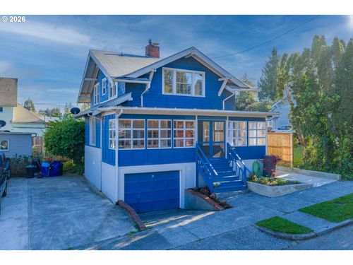 1131 Commercial Ave, Coos Bay, OR, 97420-1752 | Card Image