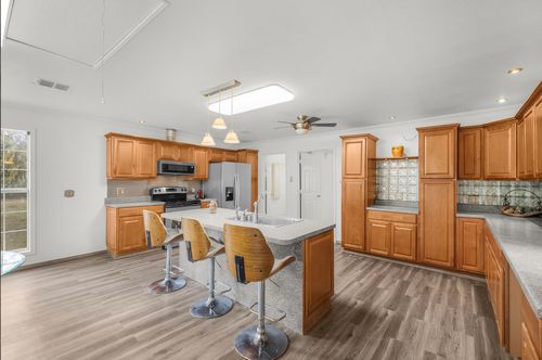 328 Creekview Meadows Dr, Springtown, TX, 76082-8218 | Card Image