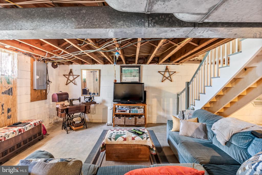 Residential in WOODFORD 5