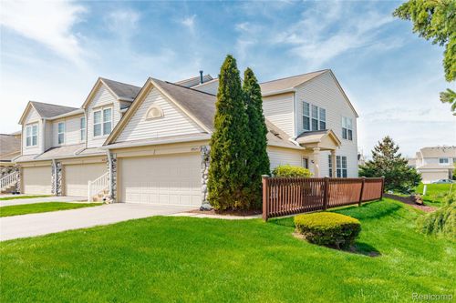 26624 Kirkway Cir, Woodhaven, MI, 48183-1967 | Card Image