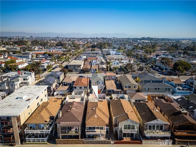 1207 Seal Way, Home with 6 bedrooms, 4 bathrooms and 2 parking in Seal Beach CA | Image 60