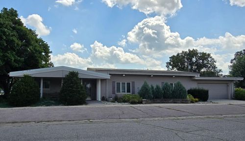 710 4th St Se, Pipestone, MN, 56164-2021 | Card Image