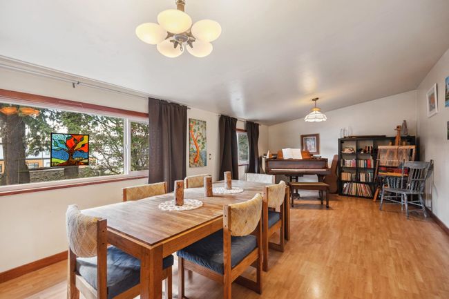 1216 Edinburgh St, House other with 5 bedrooms, 3 bathrooms and 2 parking in New Westminster BC | Image 11