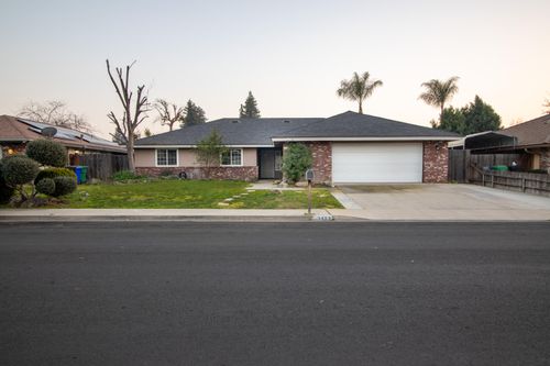 1455 W La Vida Ln, Porterville, CA, 93257 | Card Image