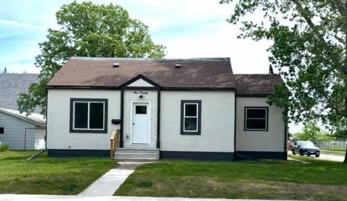 120 Spruce Ave S, Thief River Falls, MN, 56701-3317 | Card Image