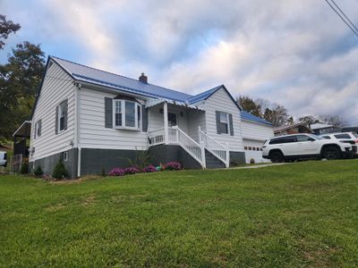 113 Wintergreen Street, Home with 3 bedrooms, 2 bathrooms and 24 parking in Bluefield WV | Image 2