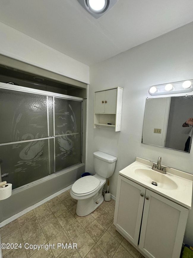 1st Floor Bathroom | Image 15