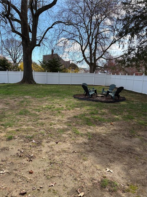 253 Sears Rd, West Islip, NY, 11795-2920 | Card Image