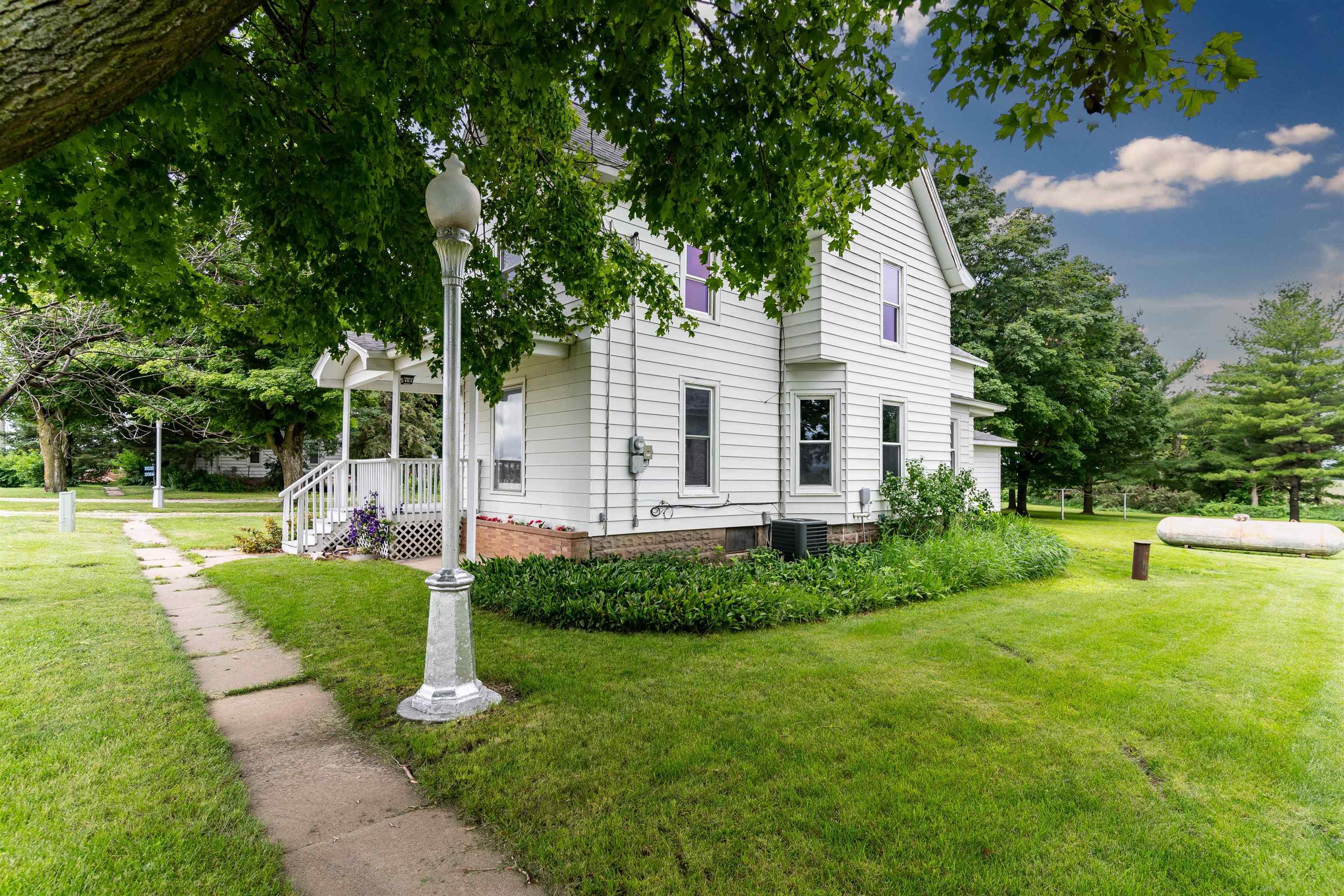 Larrabee Ave, Waverly, IA 50677