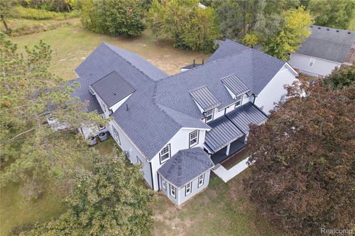 28251 Waltz Rd, New Boston, MI, 48164-9639 | Card Image