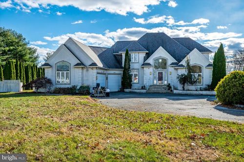 824 Windsor Perrineville, East Windsor, NJ, 08520-6136 | Card Image