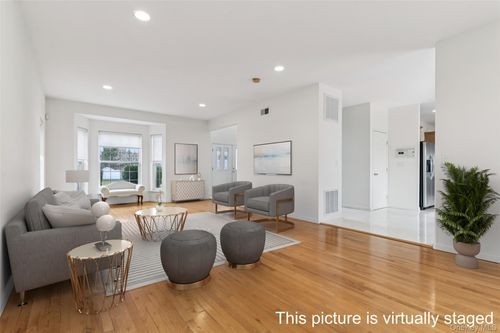 39 Island Trl, Mount Sinai, NY, 11766-3424 | Card Image