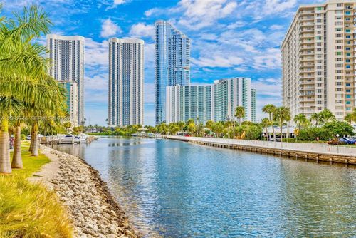 309-400 Kings Point Dr, Sunny Isles Beach, FL, 33160-4776 | Card Image