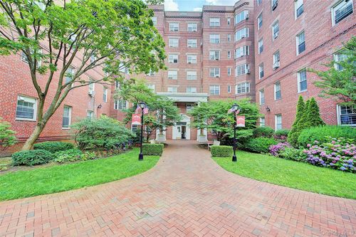 5s-76-36 113th Street, New York, NY, 11375 | Card Image