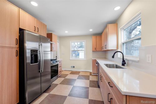 22635 California St, Saint Clair Shores, MI, 48080-2406 | Card Image